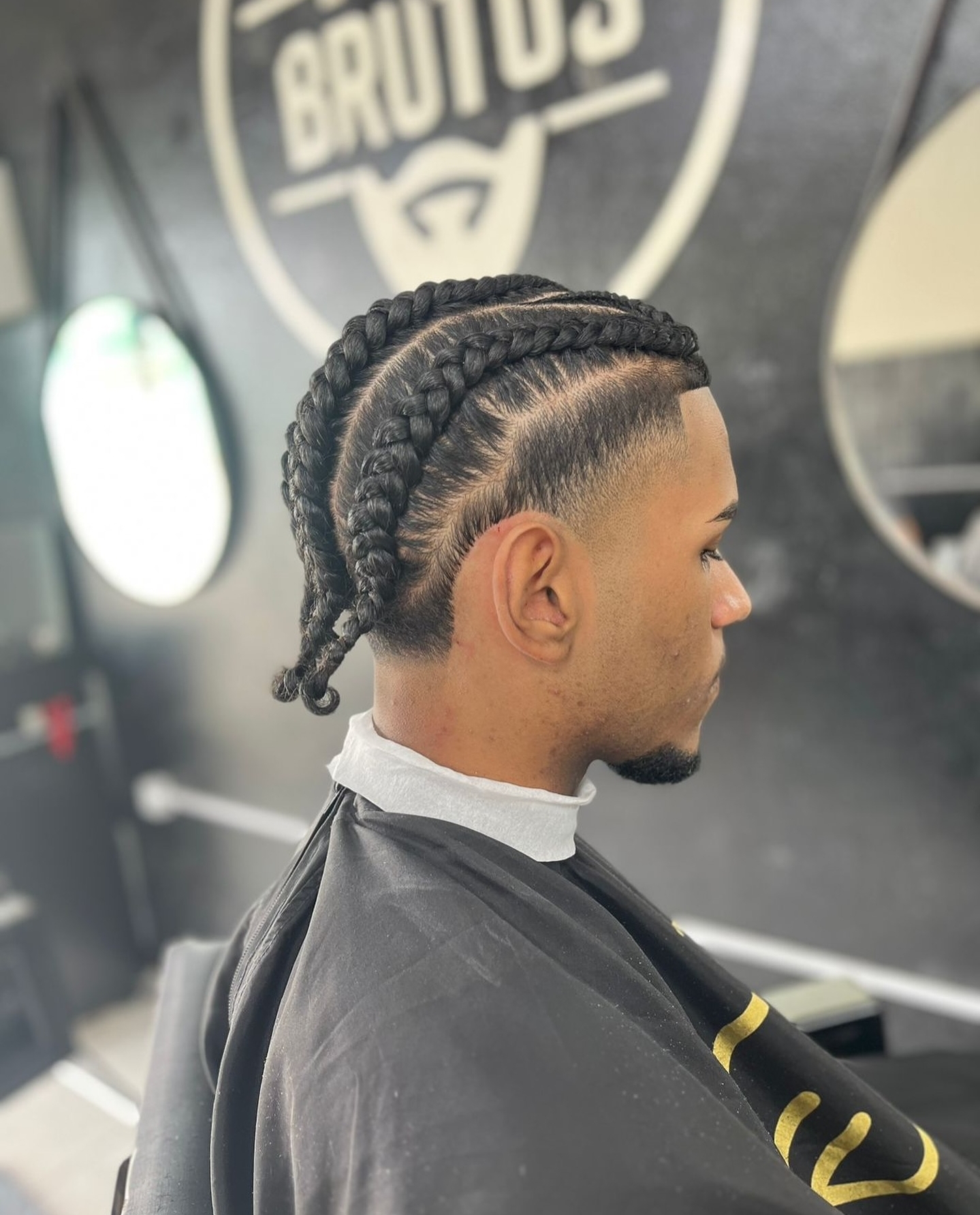 Barba longa estilizada